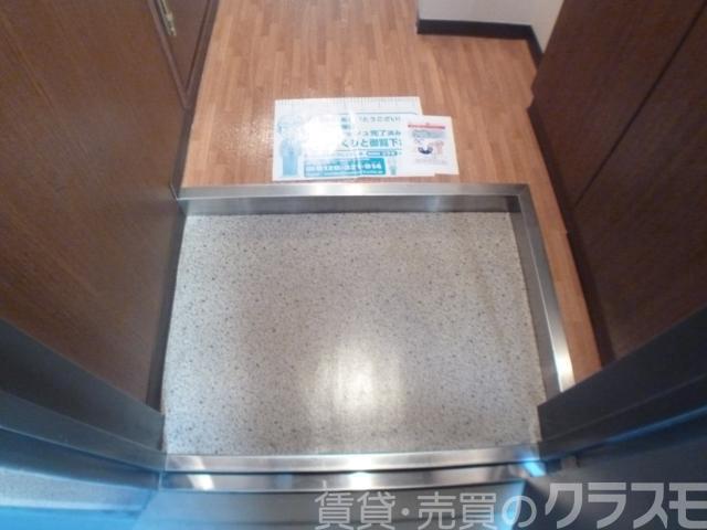 16/30 玄関