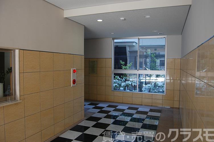 28/30 エントランス