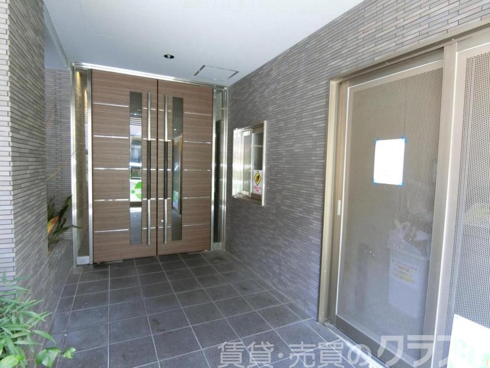 28/30 エントランス