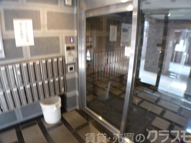 28/30 エントランス