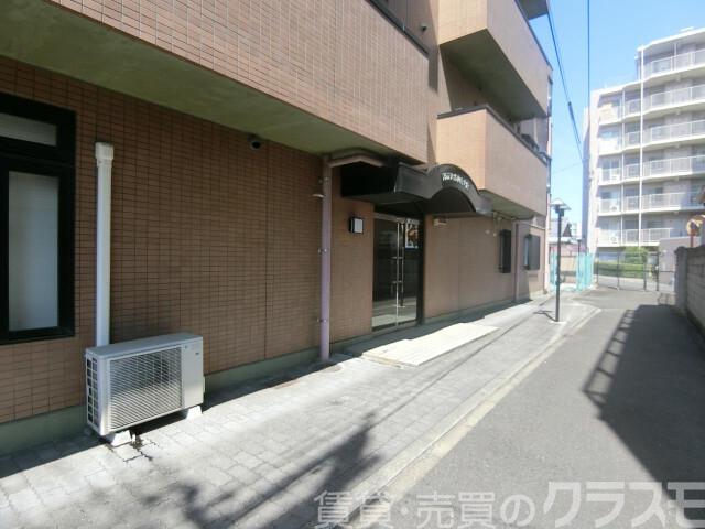 28/30 エントランス