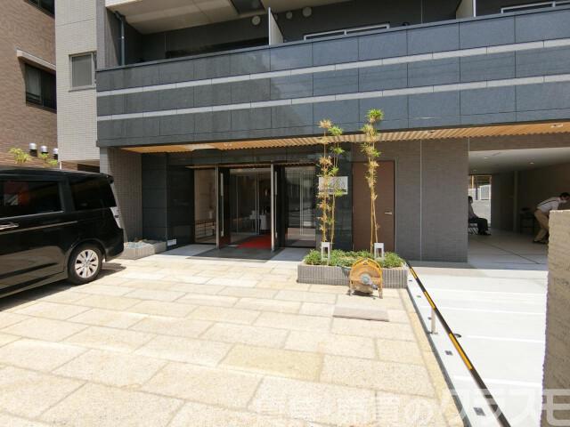 28/30 エントランス