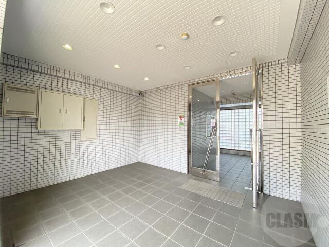 21/30 エントランス