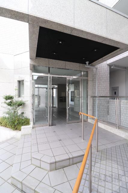 22/30 エントランス