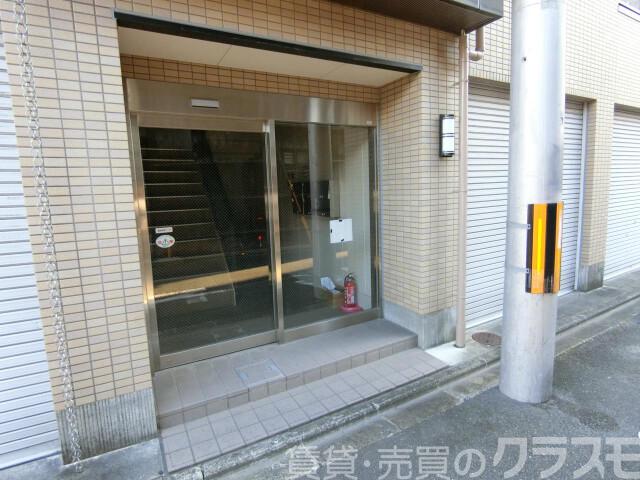 28/30 エントランス