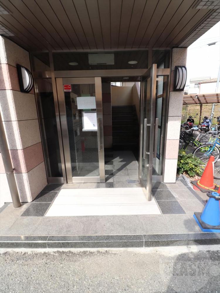 22/30 エントランス