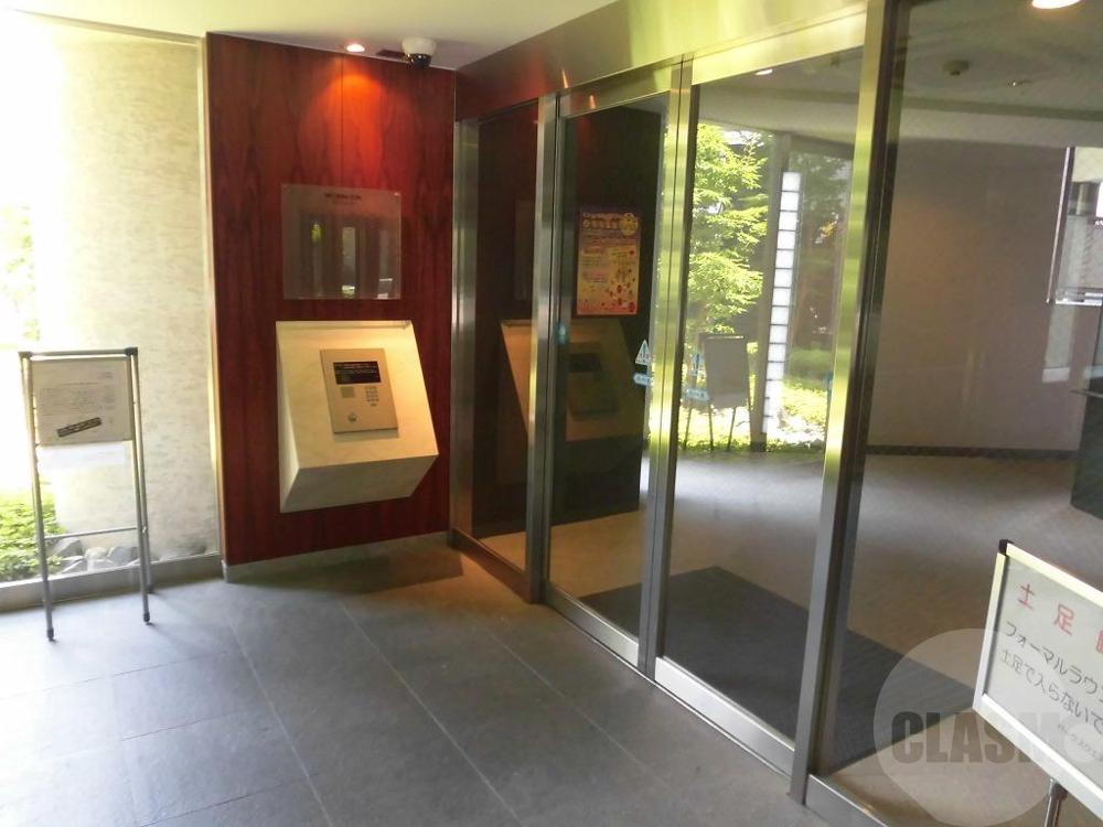 28/30 エントランス