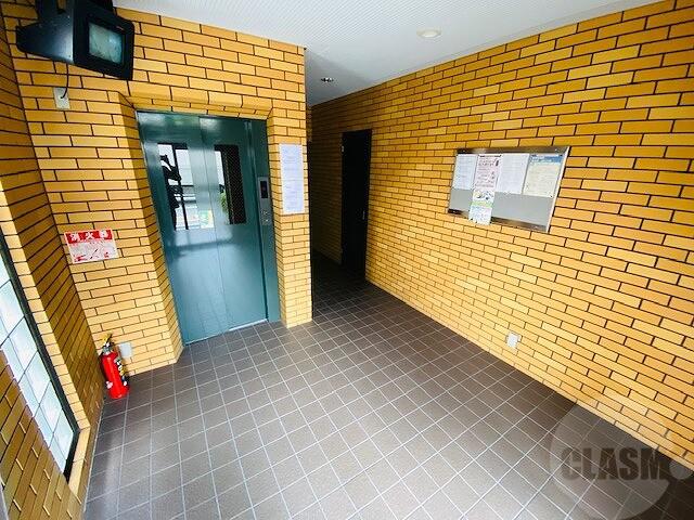 19/30 エントランス