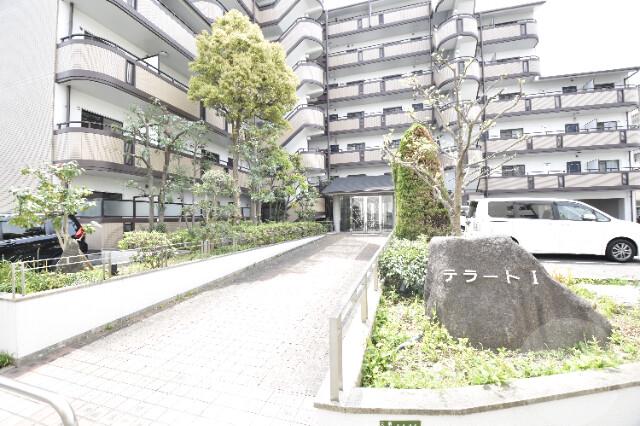 27/30 エントランス