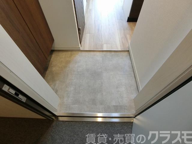 17/30 玄関