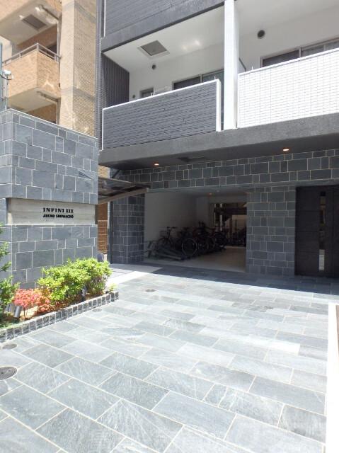 19/30 エントランス