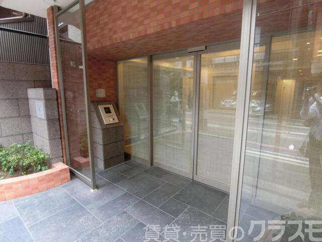 27/30 エントランス