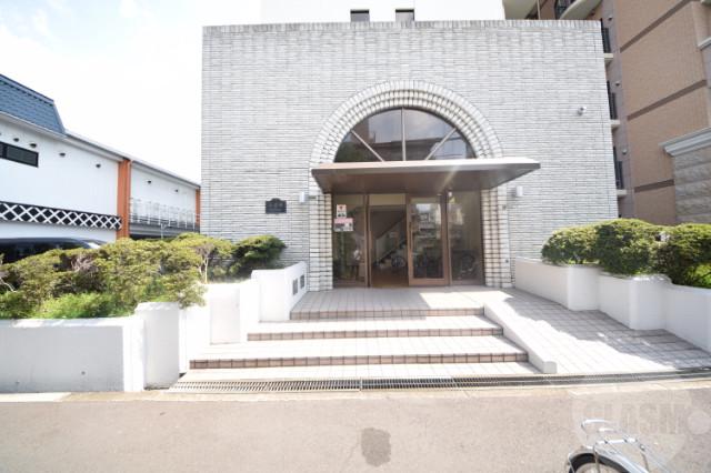 22/30 エントランス