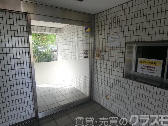28/30 エントランス