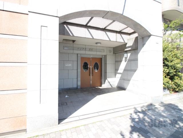 23/30 エントランス