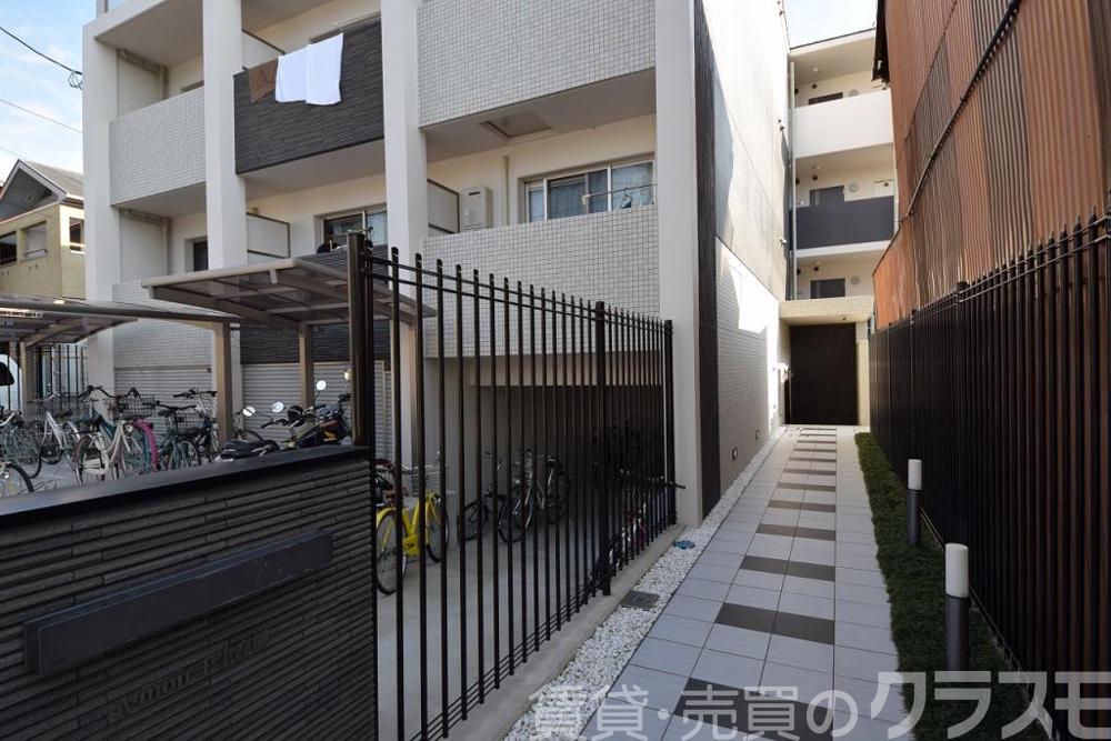 28/30 エントランス