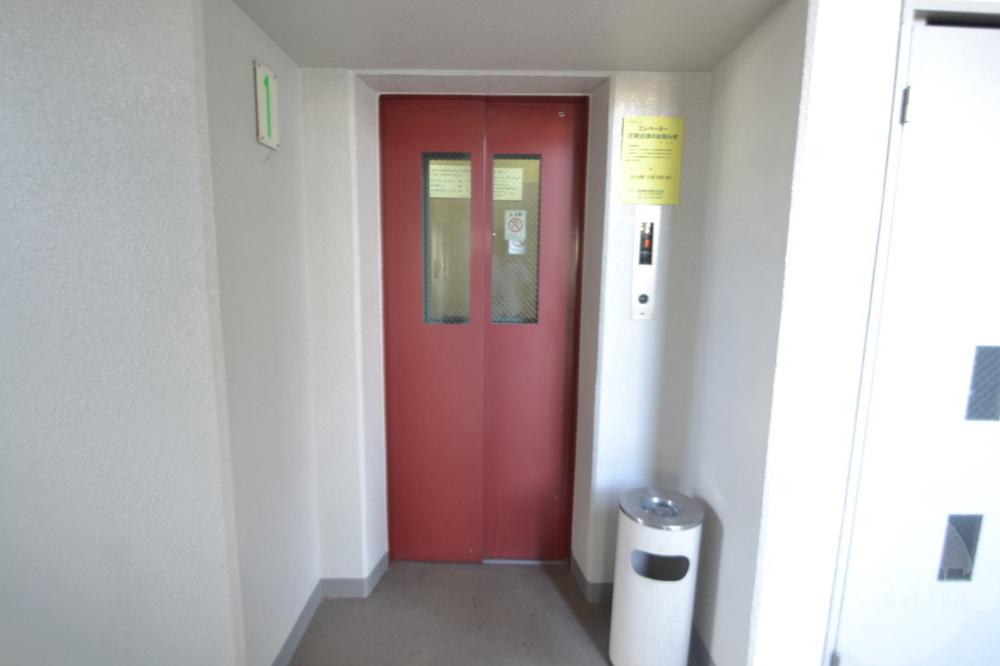 22/30 エントランス