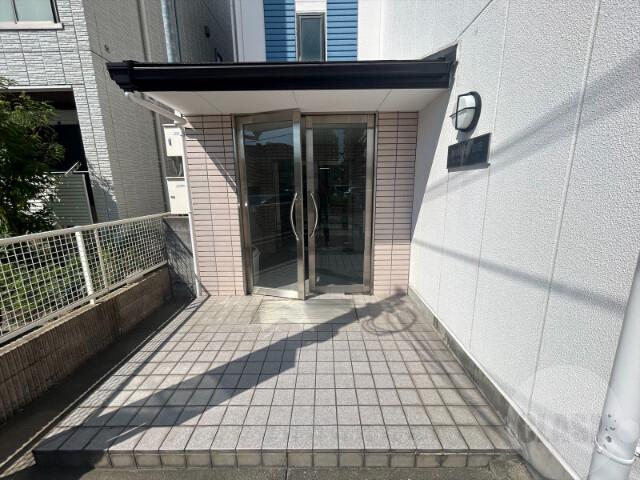 22/30 エントランス