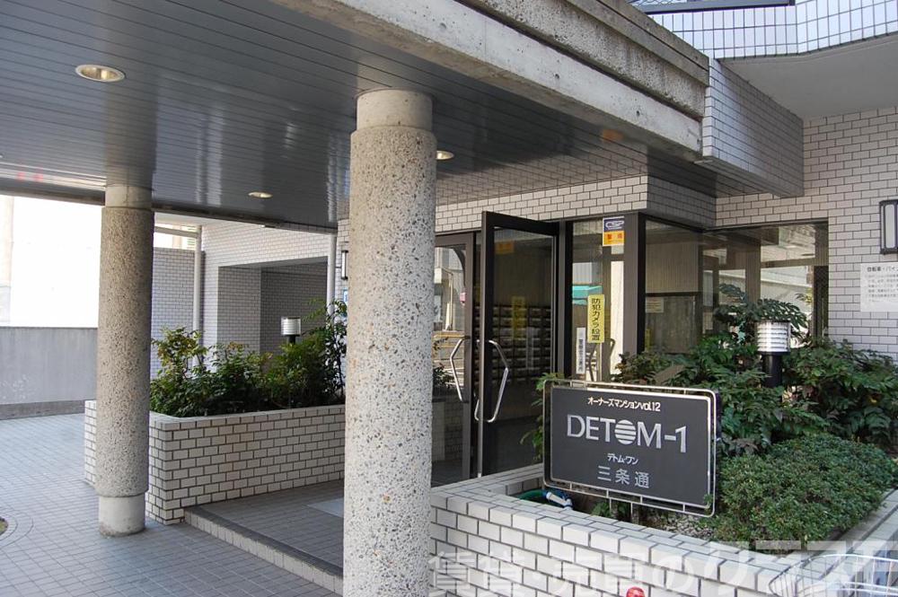 28/30 エントランス