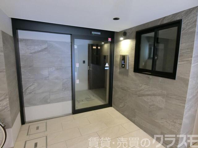 28/30 エントランス