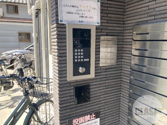 22/27 エントランス