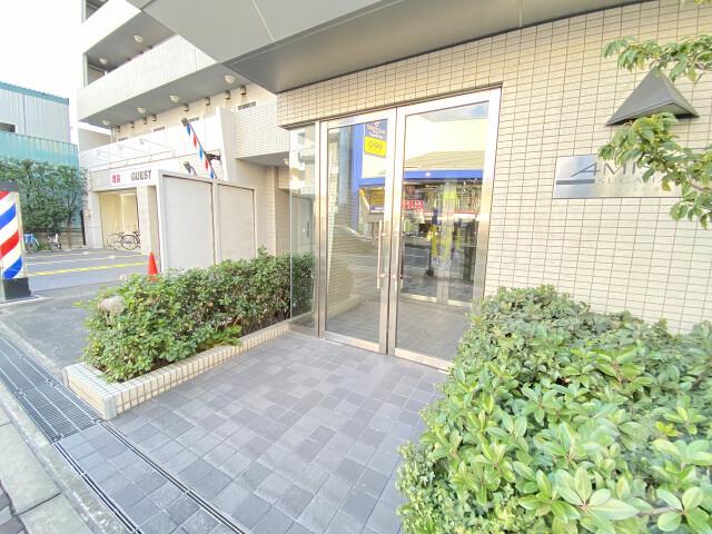 18/28 エントランス