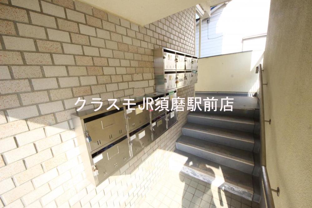 27/30 エントランス