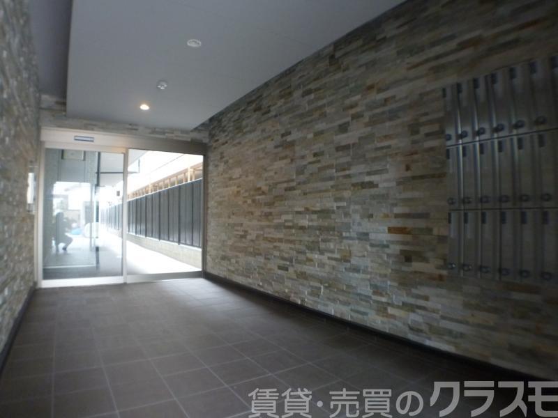 28/30 エントランス