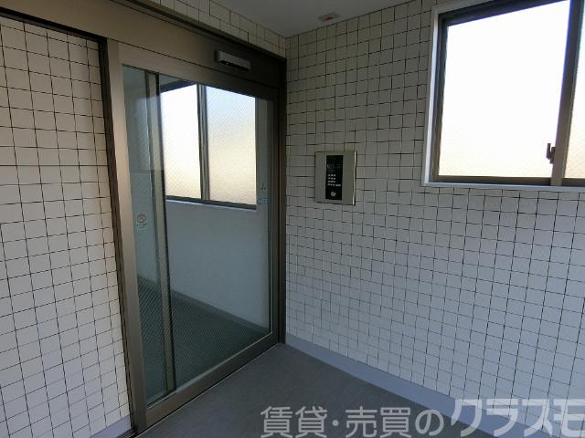 28/30 エントランス