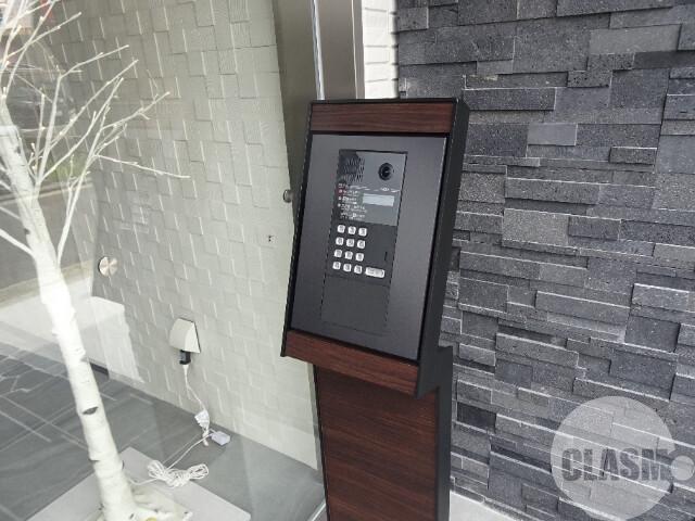 22/28 エントランス