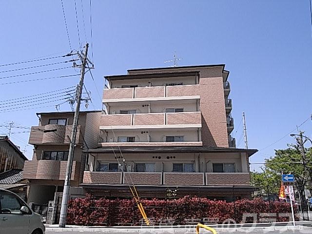 30/30 エントランス