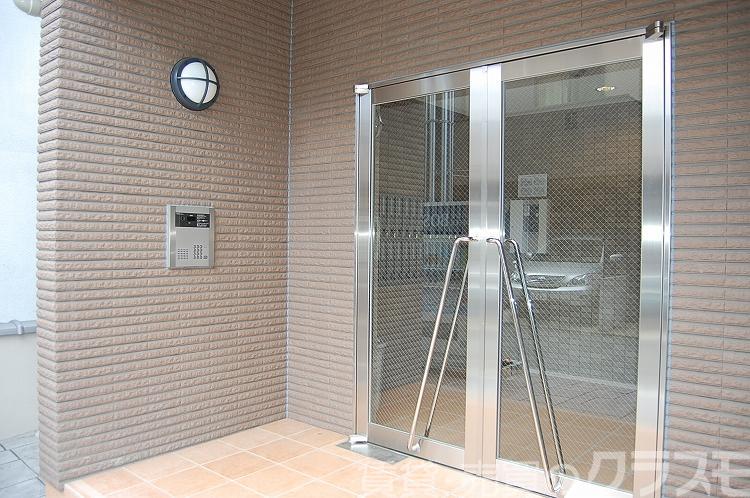 30/30 エントランス