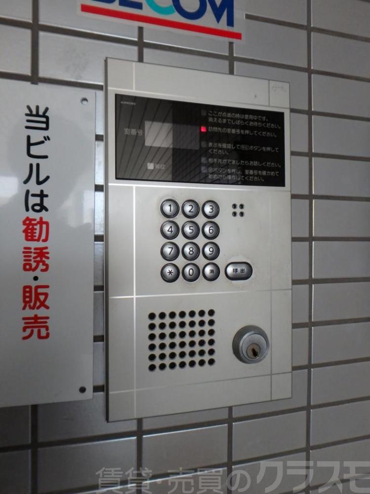 27/28 エントランス