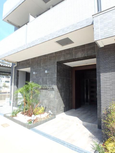 22/30 エントランス