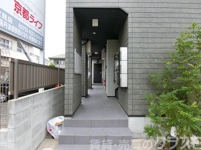 28/30 エントランス