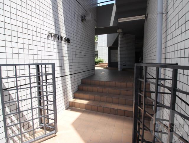 27/30 エントランス