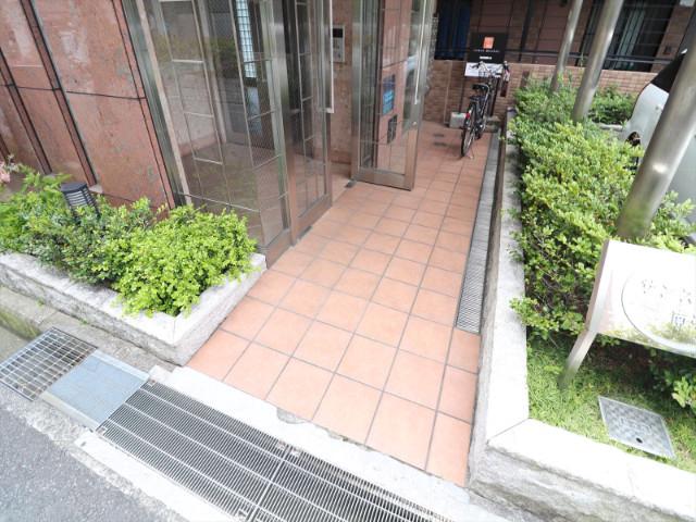 22/30 エントランス