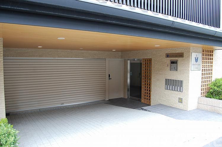 28/30 エントランス