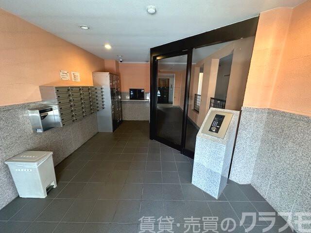 28/30 エントランス