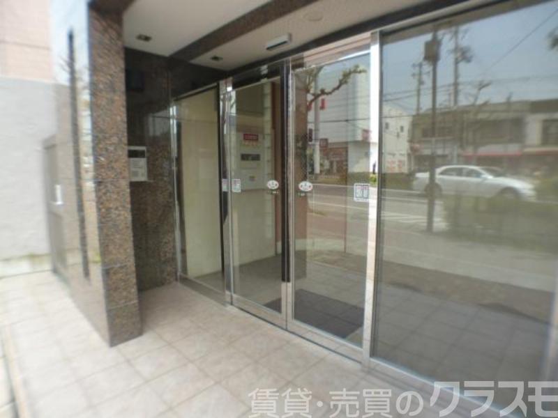 28/30 エントランス