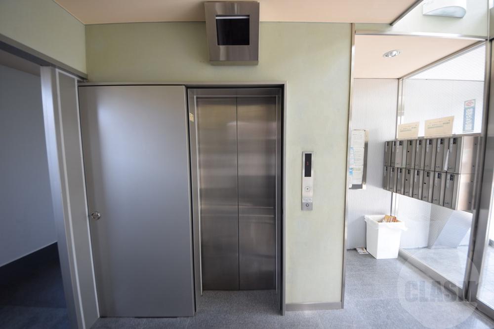 19/27 エントランス