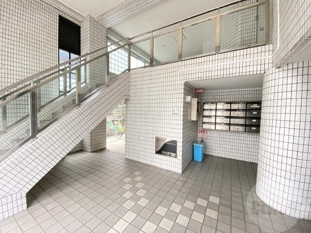 17/30 エントランス