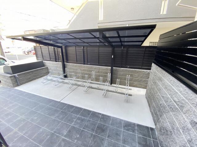 27/30 エントランス