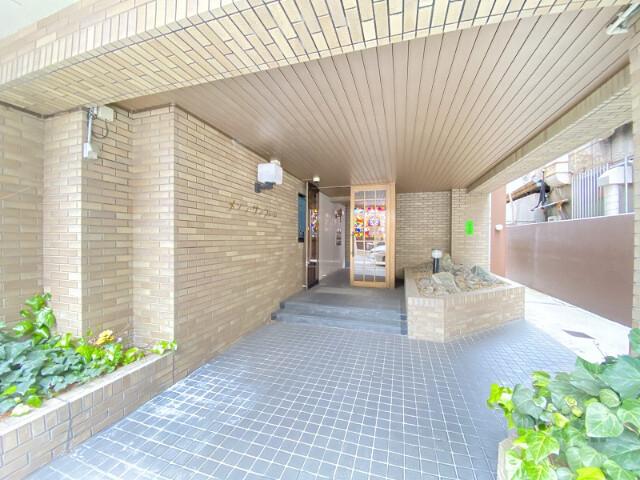 16/27 エントランス