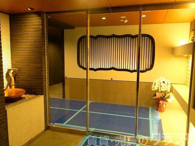 28/30 エントランス