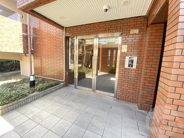 21/30 エントランス