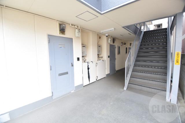 21/30 エントランス