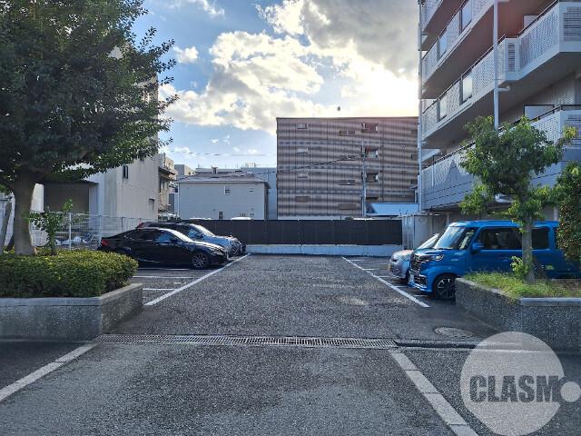 22/27 駐車場