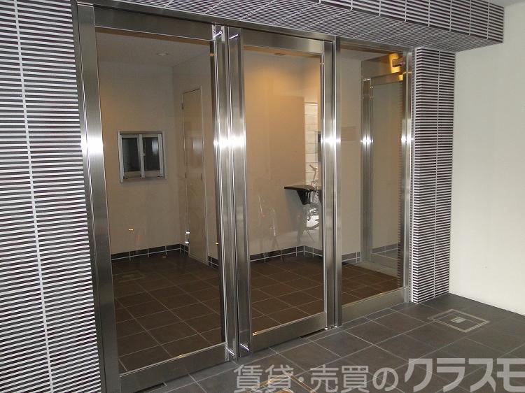 28/30 エントランス