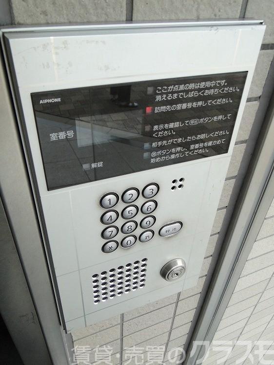 28/30 エントランス